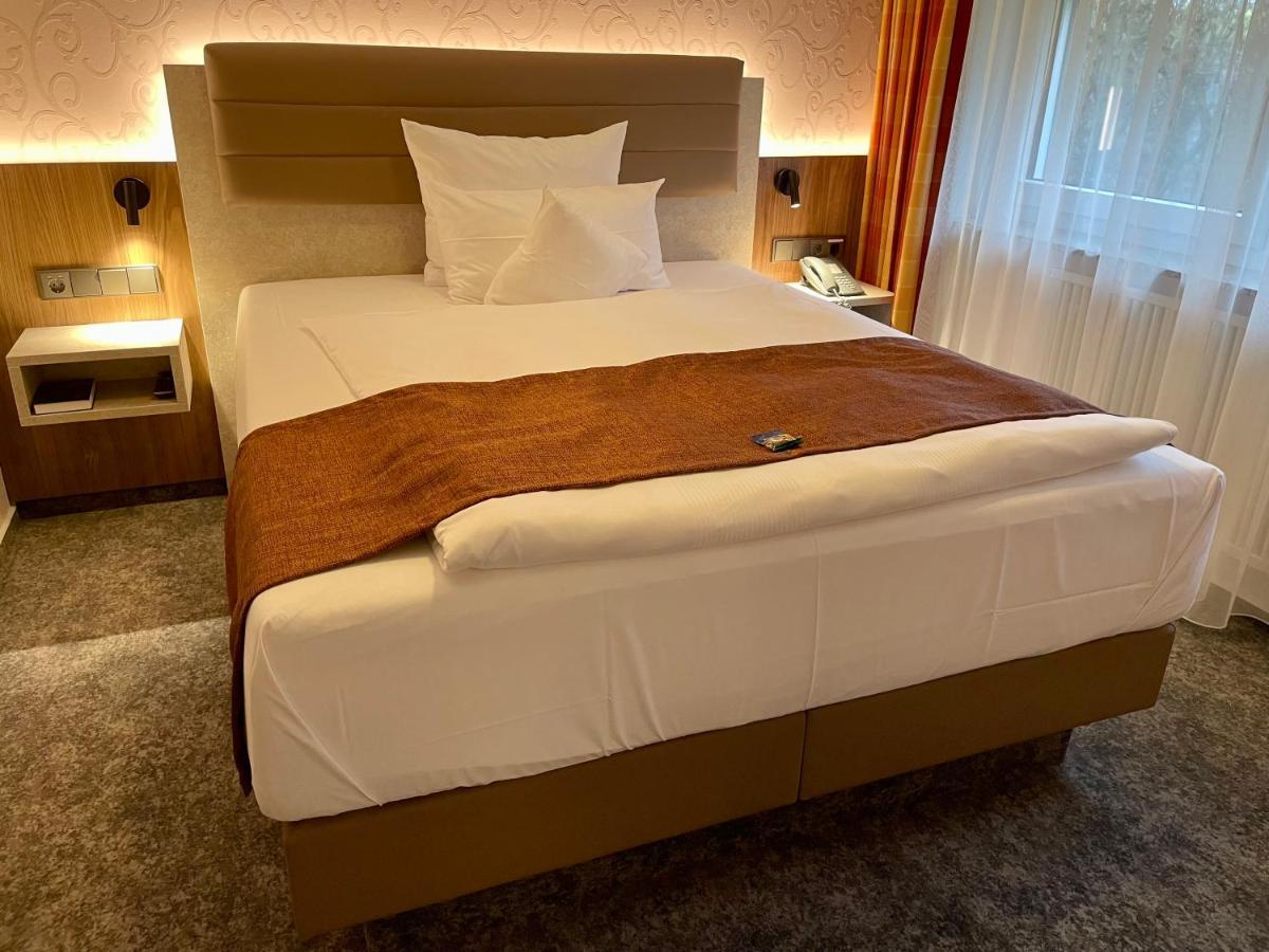 Hotel Merkur Landstuhl Esterno foto