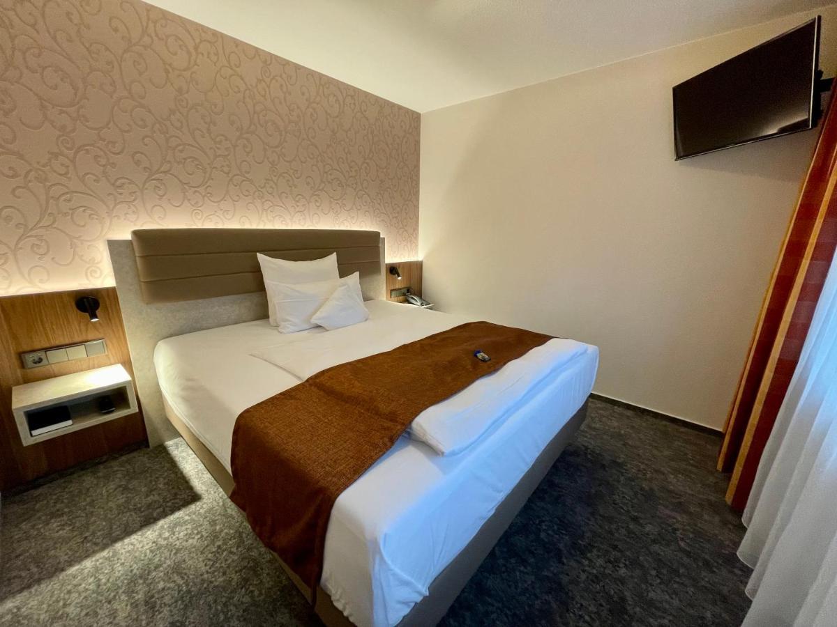 Hotel Merkur Landstuhl Esterno foto
