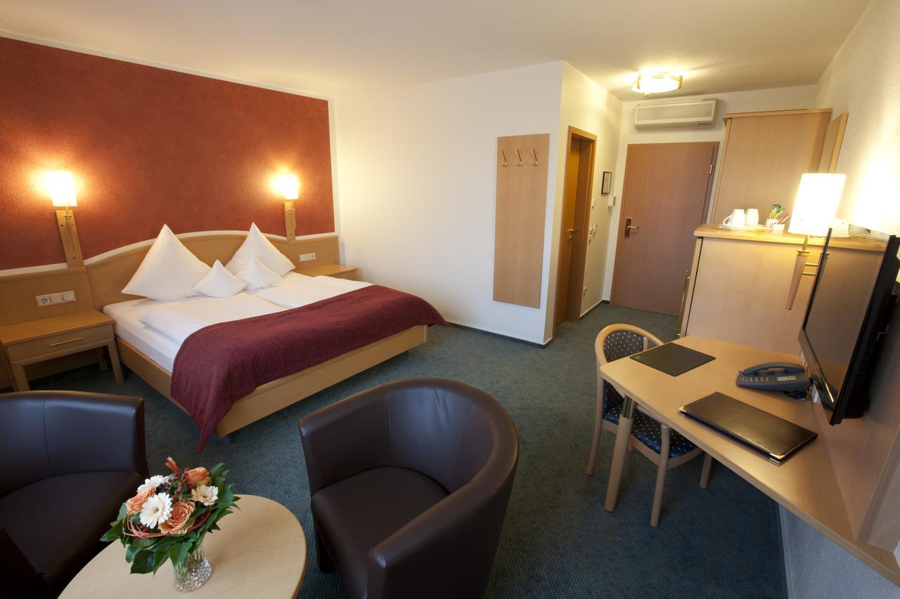 Hotel Merkur Landstuhl Esterno foto